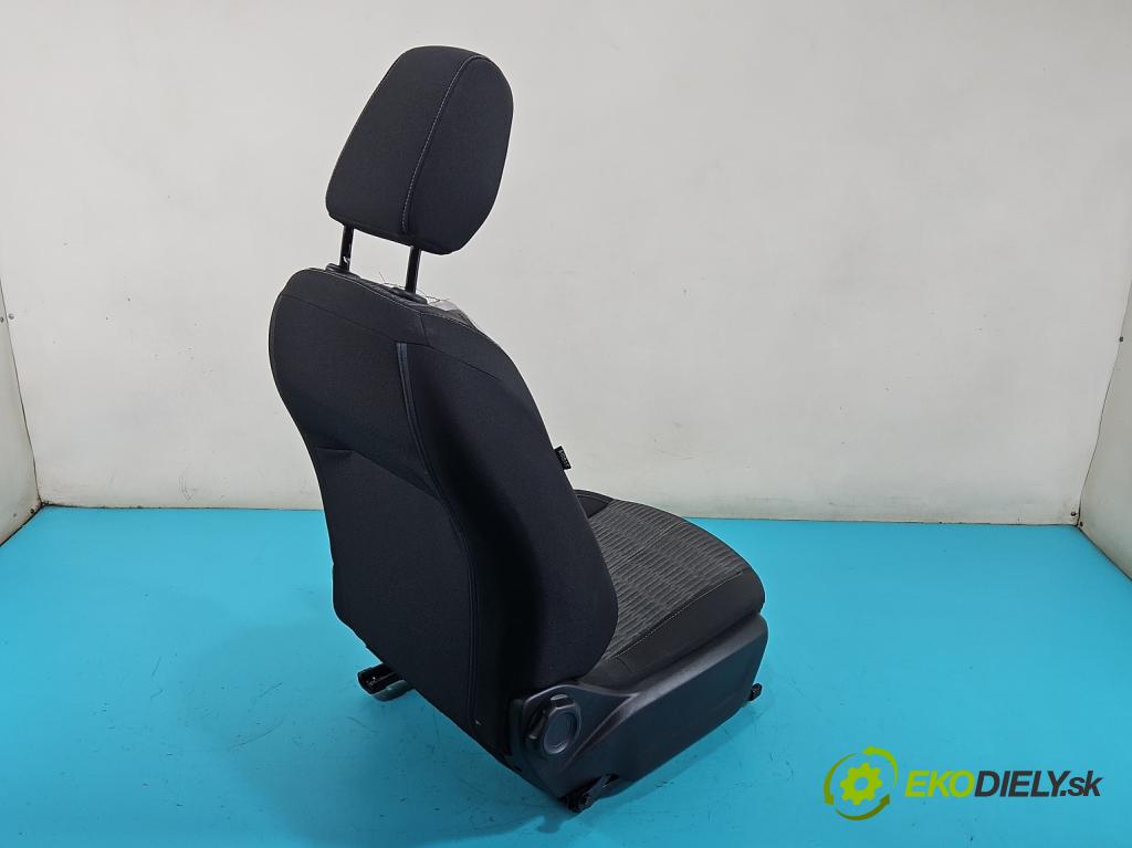 Opel Corsa F 2019- 1.2 12V 75 HP manual 55 kW 1199 cm3 5- Sedačka pravý  (Sedadlo)
