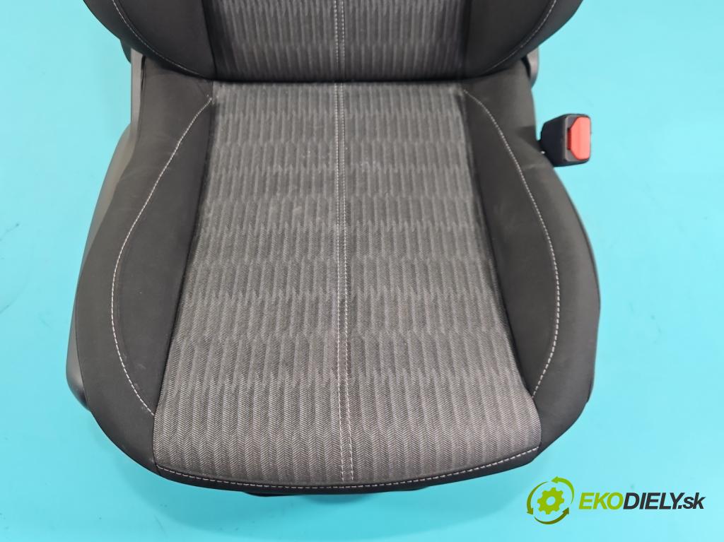 Opel Corsa F 2019- 1.2 12V 75 HP manual 55 kW 1199 cm3 5- Sedačka pravý  (Sedadlo)