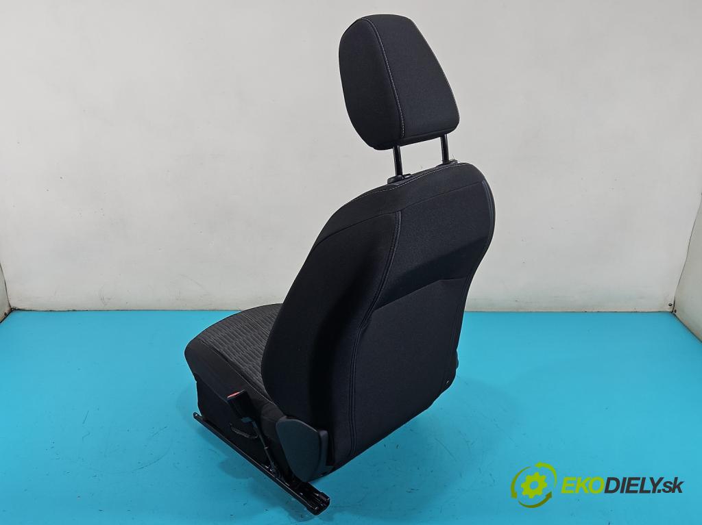 Opel Corsa F 2019- 1.2 12V 75 HP manual 55 kW 1199 cm3 5- Sedačka pravý  (Sedadlo)