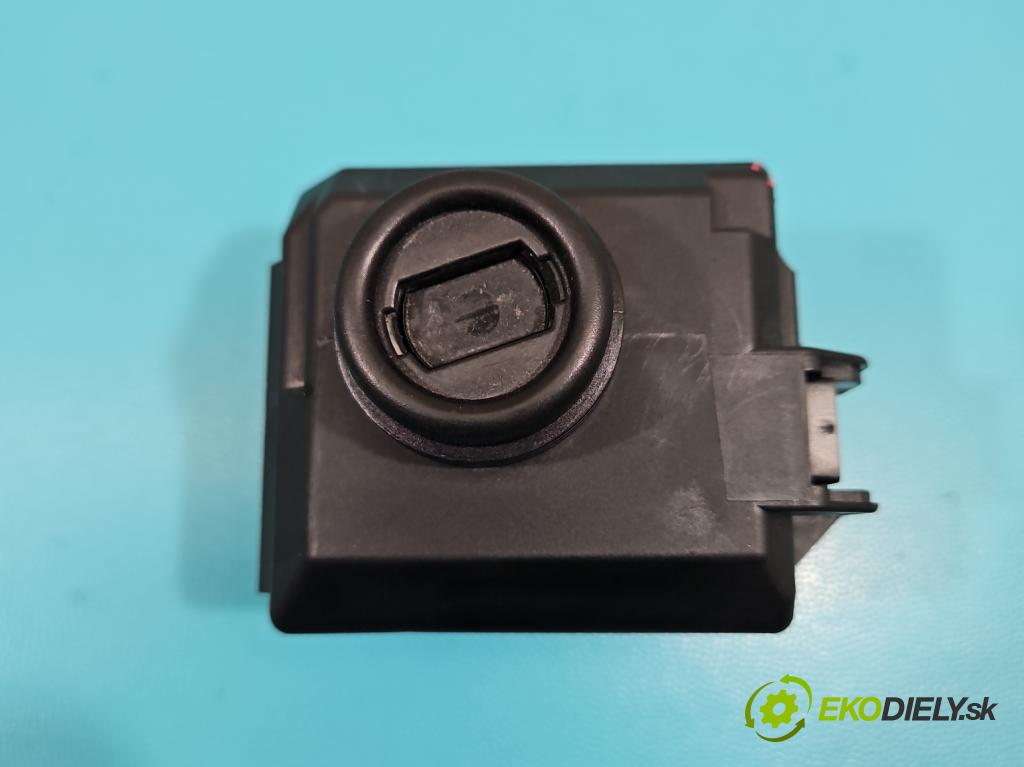 Mercedes E W212 2009-2016 2,2.0 cdi (651924) 136 HP automatic 100 kW 2143 cm3 5- Spínačka A2189054701 (Spínacia skrinka)