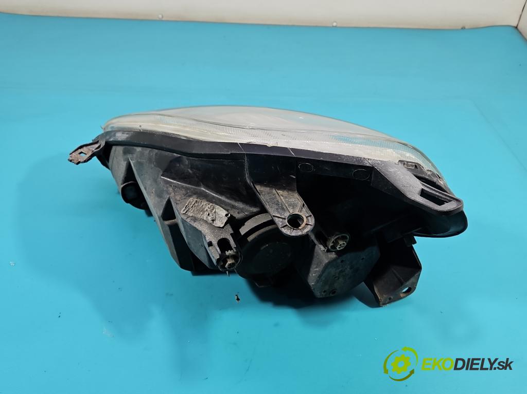 Fiat Punto Grande 1.4 8V 77 HP manual 57 kW 1368 cm3 5- Reflektor: pravý  (Svetlo predné pravé)