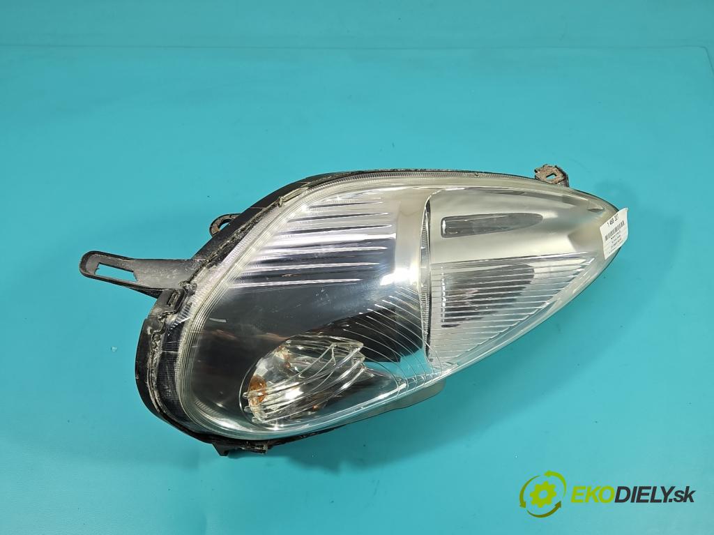 Fiat Punto Grande 1.4 8V 77 HP manual 57 kW 1368 cm3 5- Reflektor: pravý  (Svetlo predné pravé)