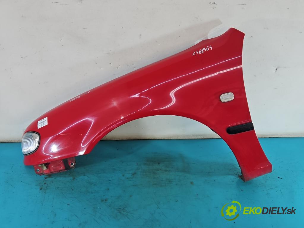 Toyota Corolla E11 1997-2002 1.4 vvti 97KM manual 71 kW 1398 cm3 3- blatnik přední levý  (Levý přední blatník)