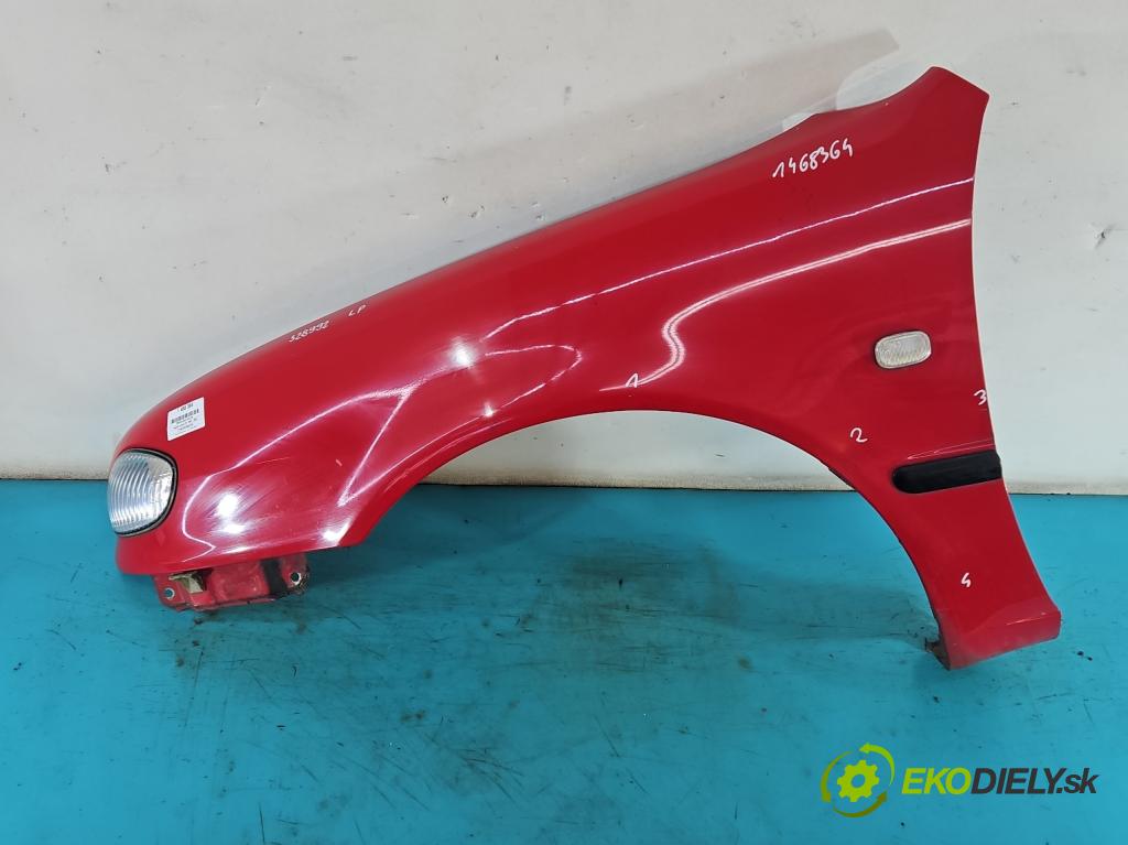 Toyota Corolla E11 1997-2002 1.4 vvti 97KM manual 71 kW 1398 cm3 3- blatnik přední levý  (Levý přední blatník)