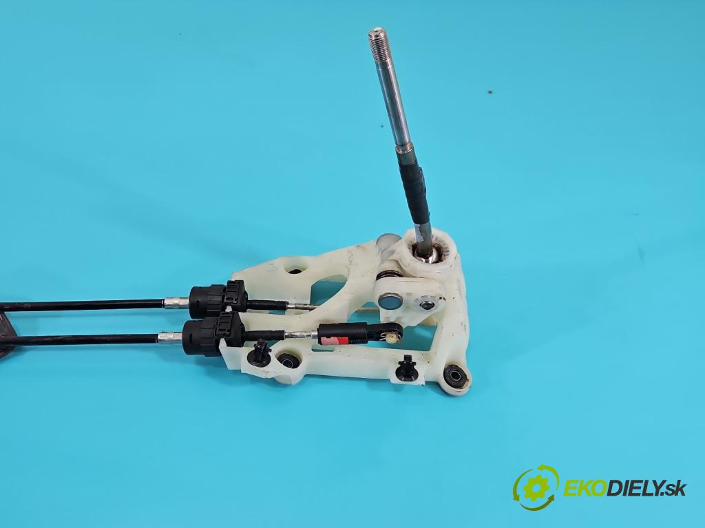 Toyota Rav4 III 2005-2012 2.0 vvti 152KM manual 112 kW 1998 cm3 5- Páka: Změny: stupeň,rýchlosť  (Rýchlostná páka (kulisa))