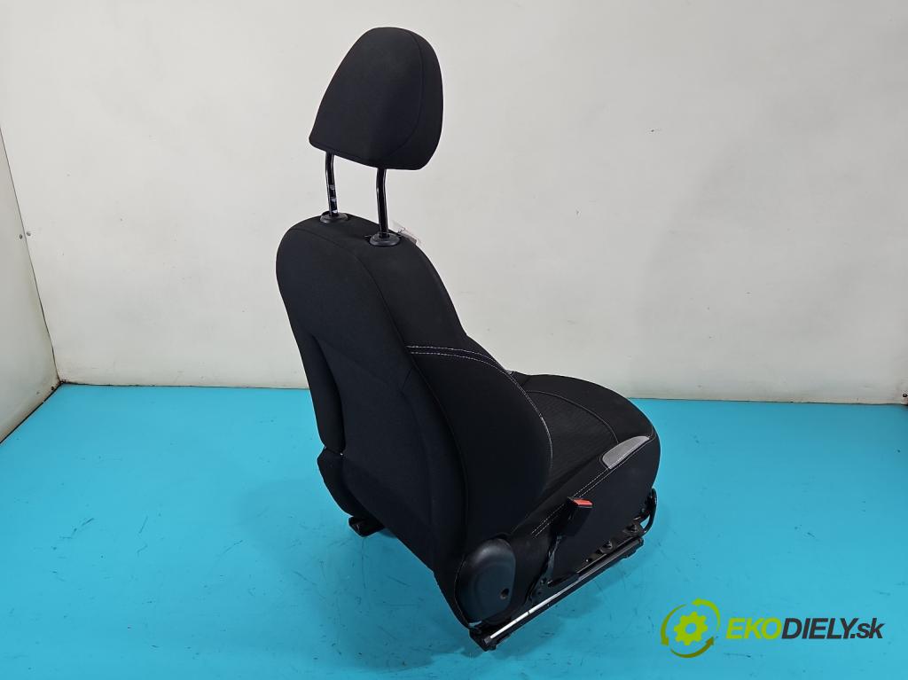 Peugeot 208 I 2012-2019 1.2 Pure Tech: 82 HP manual 60 kW 1199 cm3 5- Sedačka ľavý  (Sedadlo)