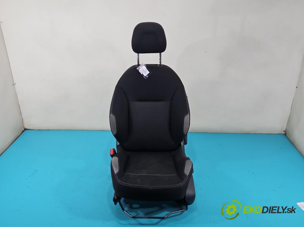 Peugeot 208 I 2012-2019 1.2 Pure Tech: 82 HP manual 60 kW 1199 cm3 5- Sedačka ľavý  (Sedadlo)