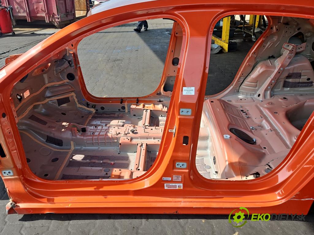 Opel Corsa F 2019- 1.2 12V 75 hp manual 55 kW 1199 cm3 5- práh levý  (Karoserie ostatní)