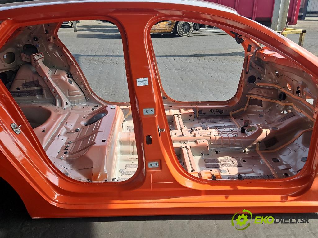 Opel Corsa F 2019- 1.2 12V 75 HP manual 55 kW 1199 cm3 5- Práh: pravý  (Karoséria ostatné)