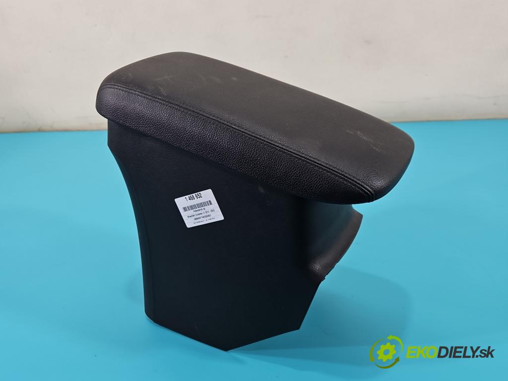 Mitsubishi Outlander III 2012-2022 2.0 16V 150 HP manual 110 kW 1998 cm3 5- operadlo 8011B156 (Lakťová opierka)