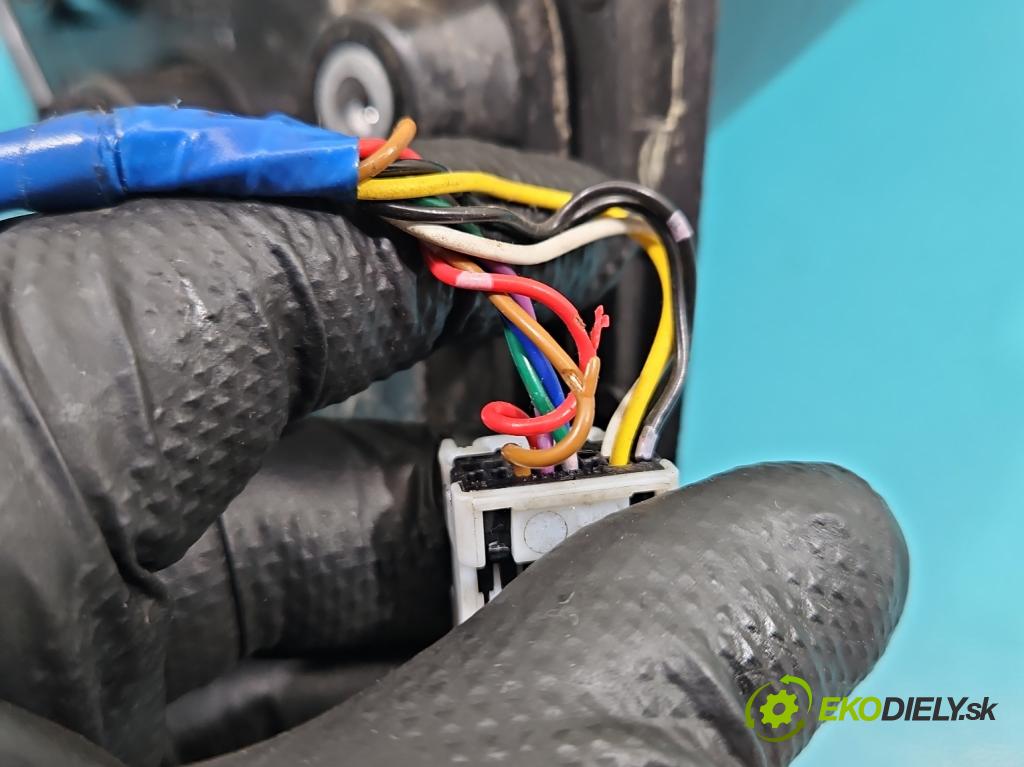 Mitsubishi Outlander III 2012-2022 2.0 16V 150 HP manual 110 kW 1998 cm3 5- zrkadlo pravé  (Kľučka dverí ostatné)