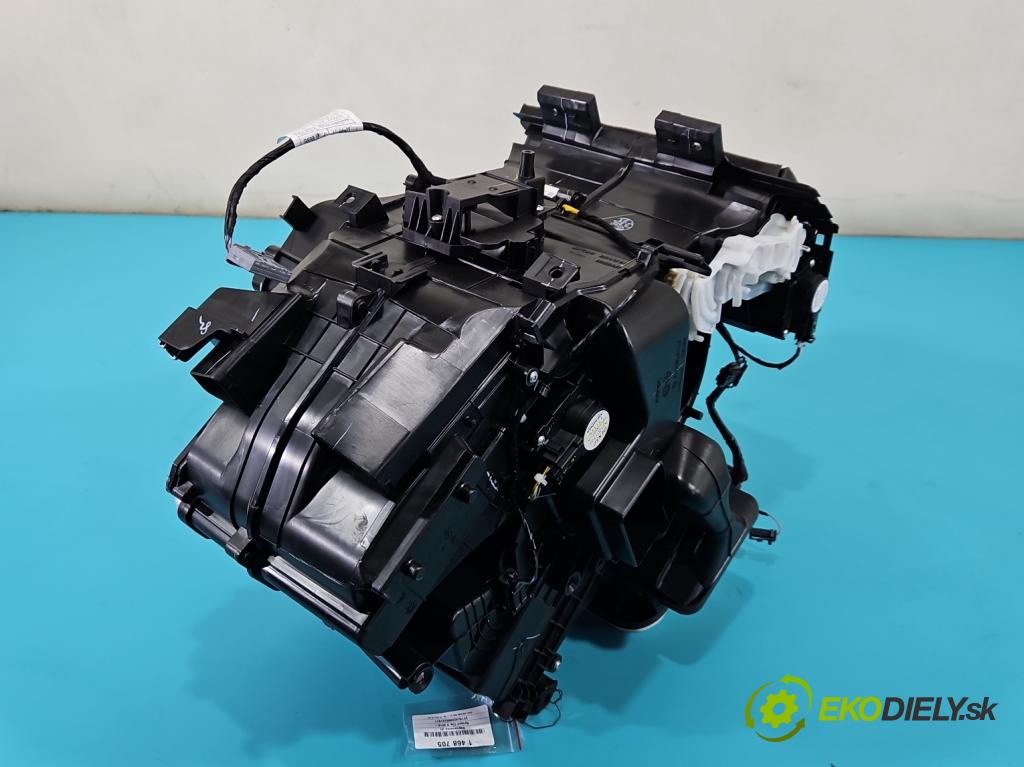 Renault Clio V 2019- 1.3 Tce 131 hp automatic 96 kW 1332 cm3 5- radiátor 272704883R (Radiátory topení)