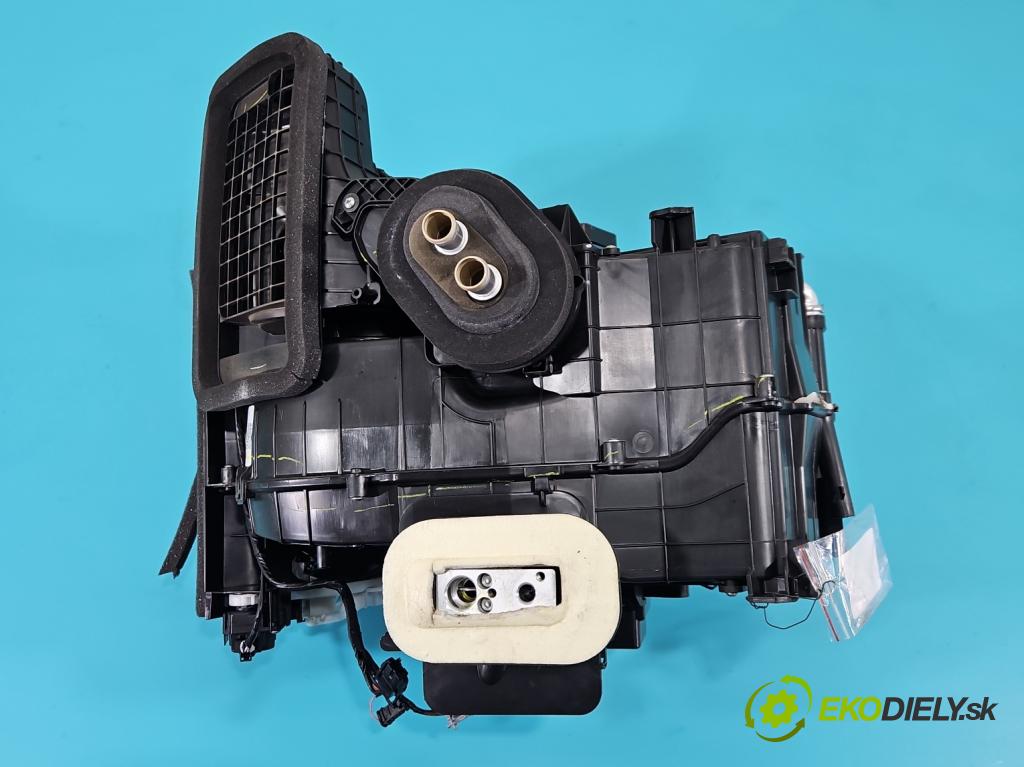 Renault Clio V 2019- 1.3 Tce 131 hp automatic 96 kW 1332 cm3 5- radiátor 272704883R (Radiátory topení)