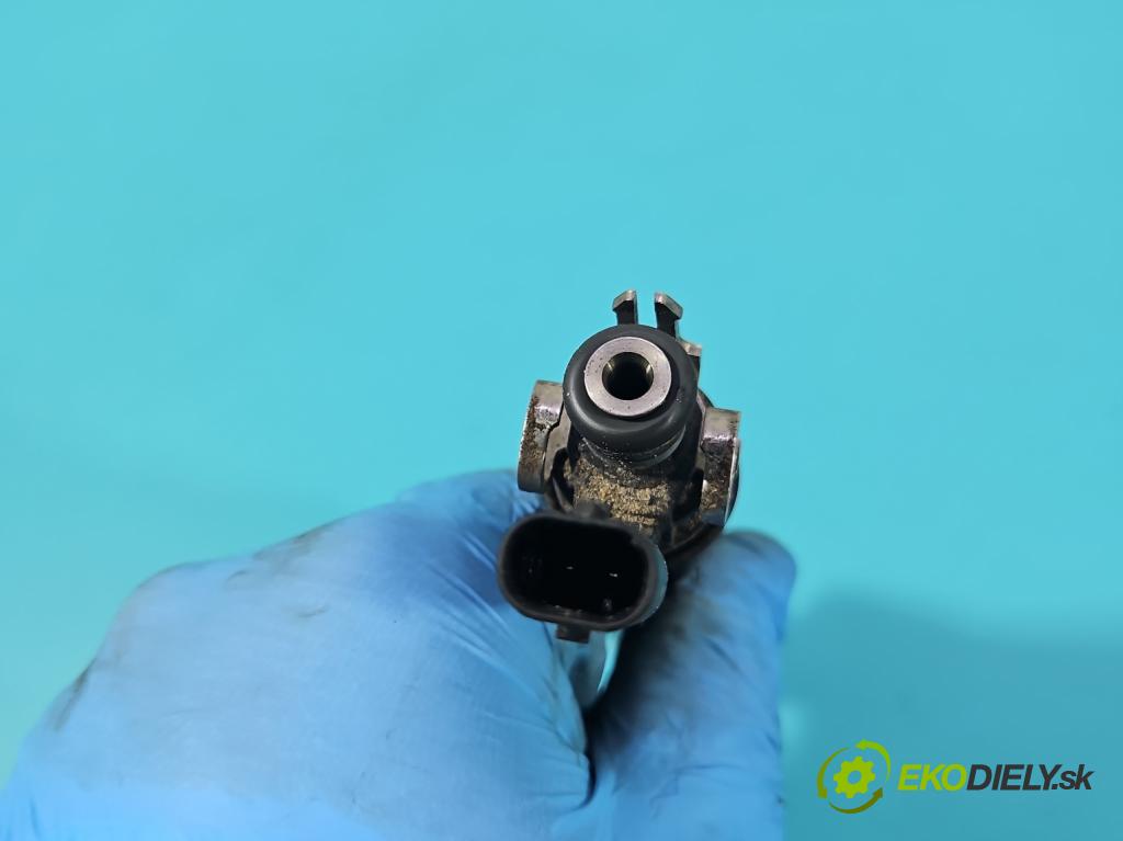 Renault Clio V 2019- 1.3 Tce 131 HP automatic 96 kW 1332 cm3 5- vstrek A2820701000 (Vstrekovač paliva)