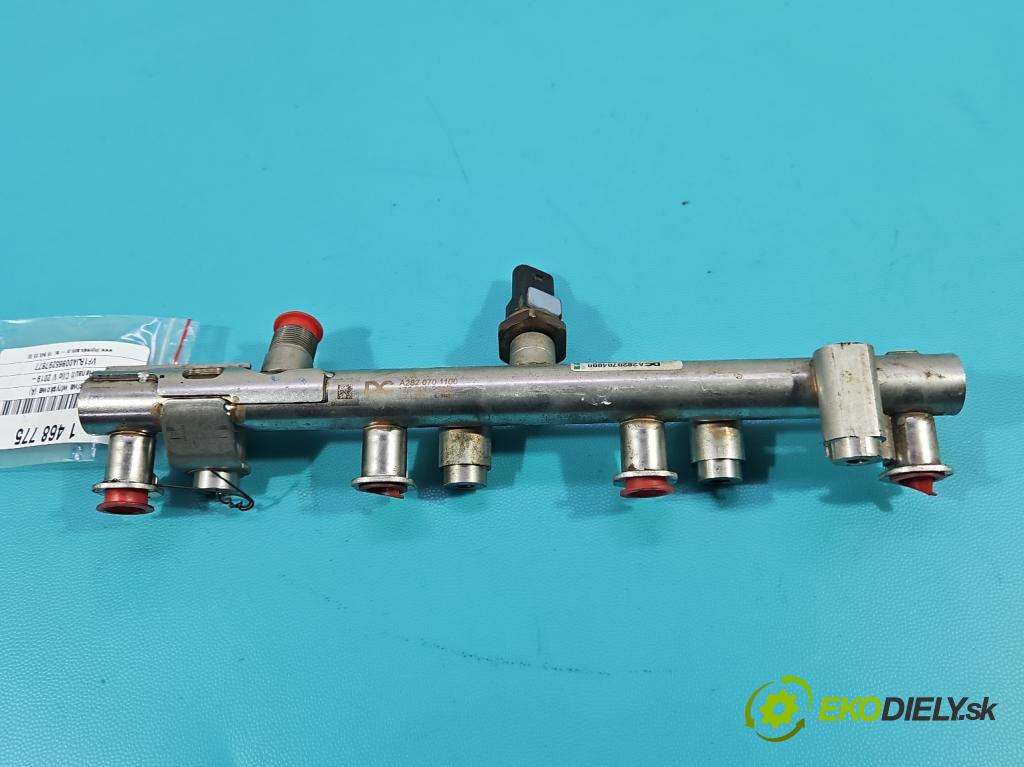 Renault Clio V 2019- 1.3 Tce 131 HP automatic 96 kW 1332 cm3 5- lišta vstrekovacia A2820701100 (Vstrekovacia lišta)