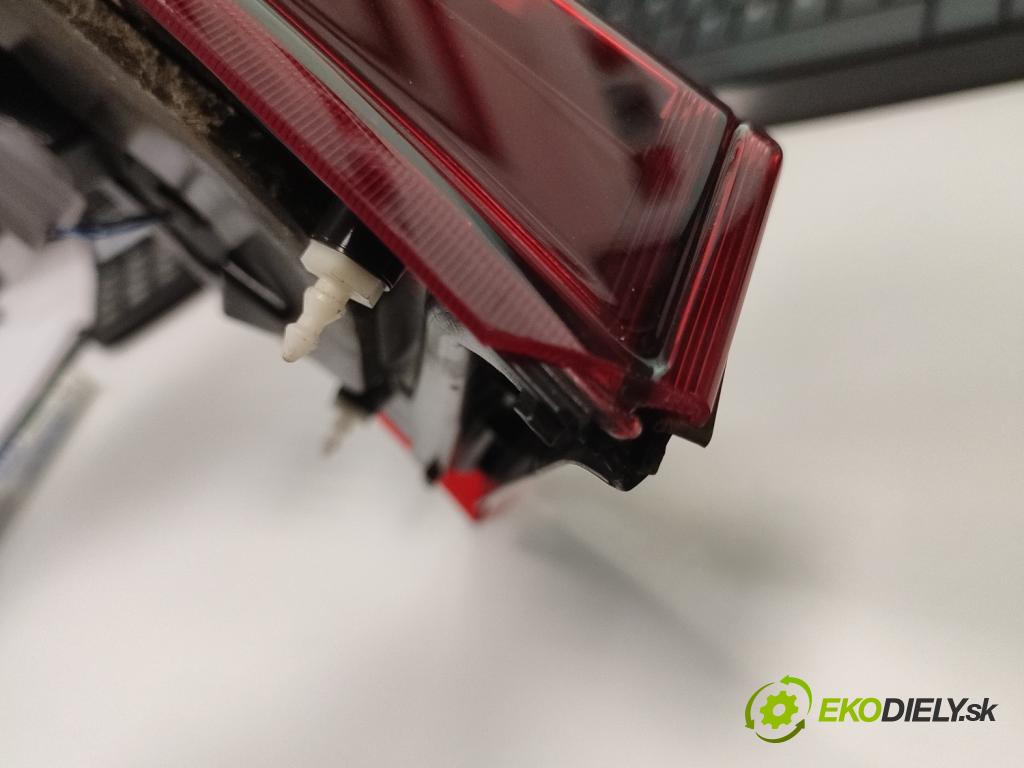 Suzuki Vitara II 2015- 1.4 T 129 HP automatic 95 kW 1373 cm3 5- svetlo / reflektor zadné ľavé W4190 (Kľučka dverí ostatné)