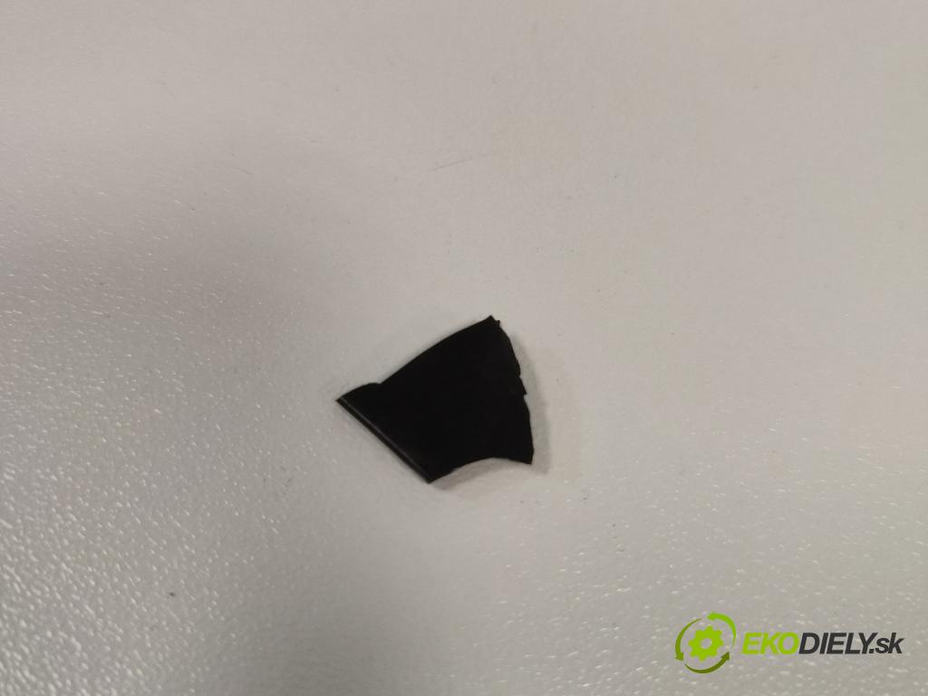 Suzuki Vitara II 2015- 1.4 T 129 HP automatic 95 kW 1373 cm3 5- svetlo / reflektor zadné ľavé W4190 (Kľučka dverí ostatné)