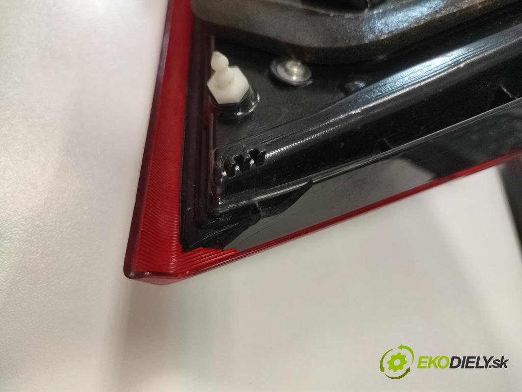 Suzuki Vitara II 2015- 1.4 T 129 HP automatic 95 kW 1373 cm3 5- svetlo / reflektor zadné ľavé W4190 (Kľučka dverí ostatné)