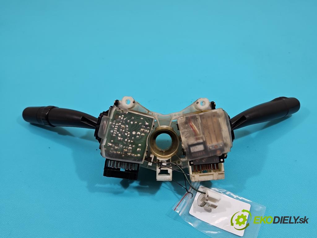 Toyota Corolla E11 1997-2002 1.4 vvti 97KM manual 71 kW 1398 cm3 3- prepínač komplex: 84310-1E680 (Prepínacie páčky pod volantom)