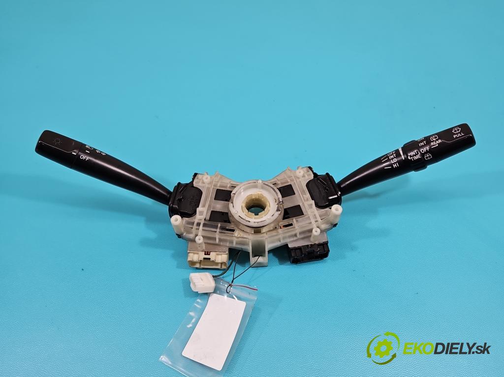 Toyota Corolla E11 1997-2002 1.4 vvti 97KM manual 71 kW 1398 cm3 3- prepínač komplex: 84310-1E680 (Prepínacie páčky pod volantom)