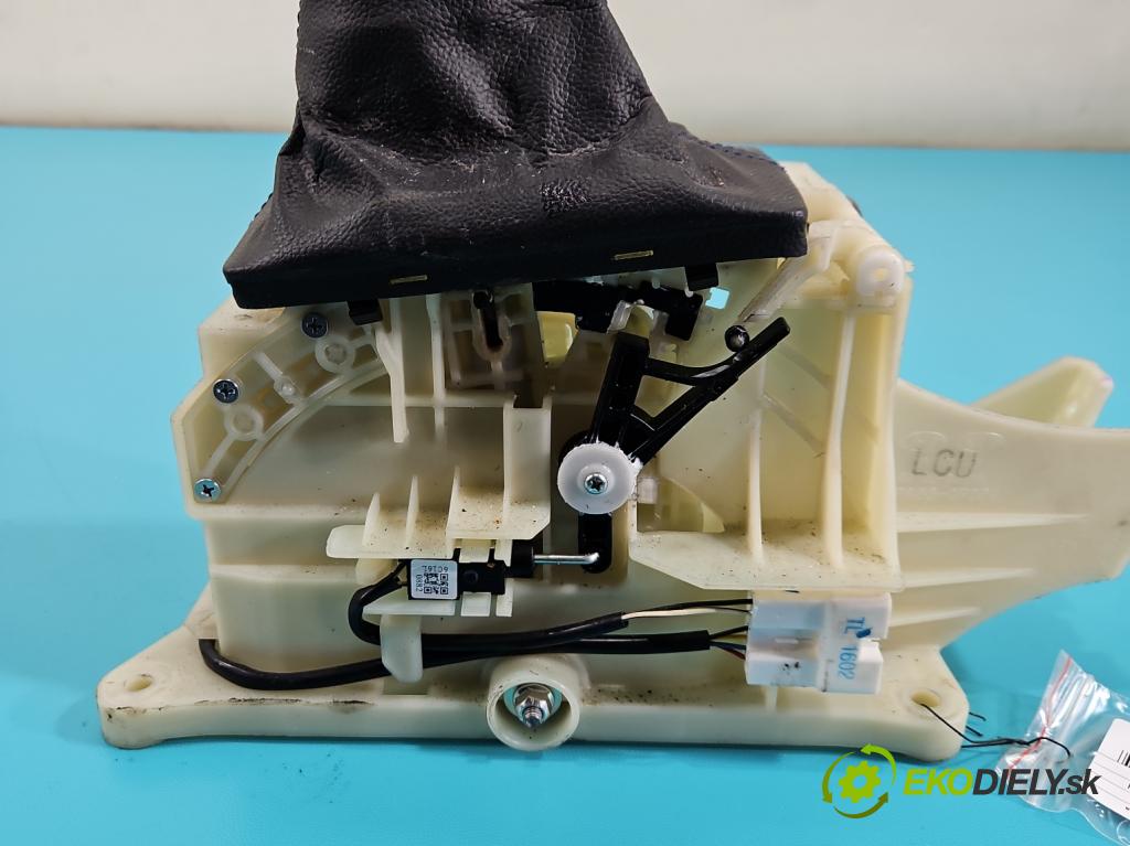 Hyundai Tucson III 2015-2020 1.7 crdi 141 HP automatic 104 kW 1685 cm3 5- Páka: Změny: stupeň,rýchlosť  (Rýchlostná páka (kulisa))