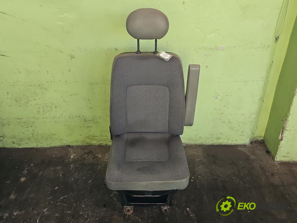 Opel Movano II 2003-2010 3.0 dti 136 HP manual 100 kW 2953 cm3 5- Sedačka pravý  (Sedadlo)