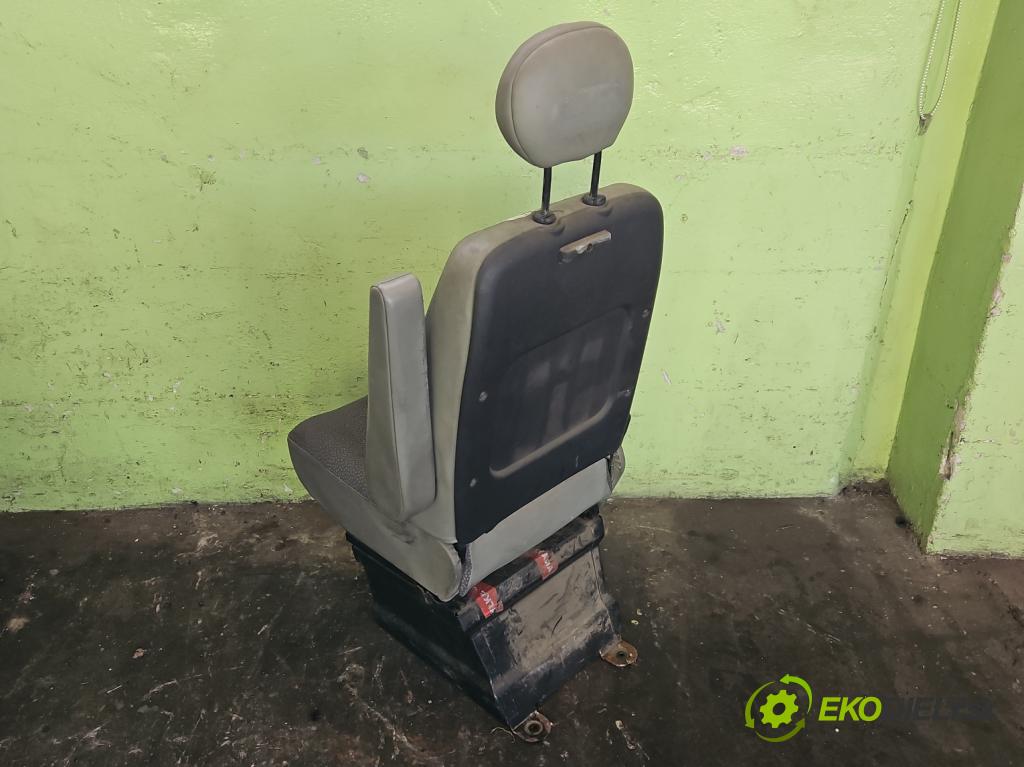 Opel Movano II 2003-2010 3.0 dti 136 HP manual 100 kW 2953 cm3 5- Sedačka pravý  (Sedadlo)