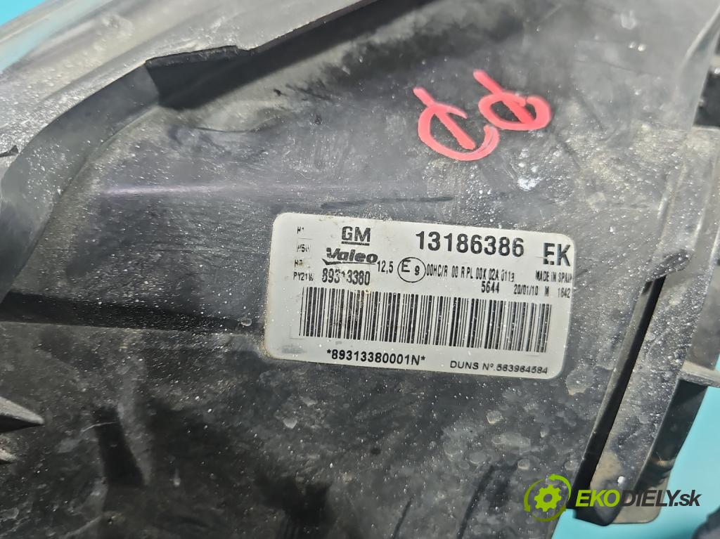 Opel Corsa D 2006-2014 1.4 16V 90 HP manual 66 kW 1364 cm3 3- Reflektor: pravý 13186386 (Svetlo predné pravé)