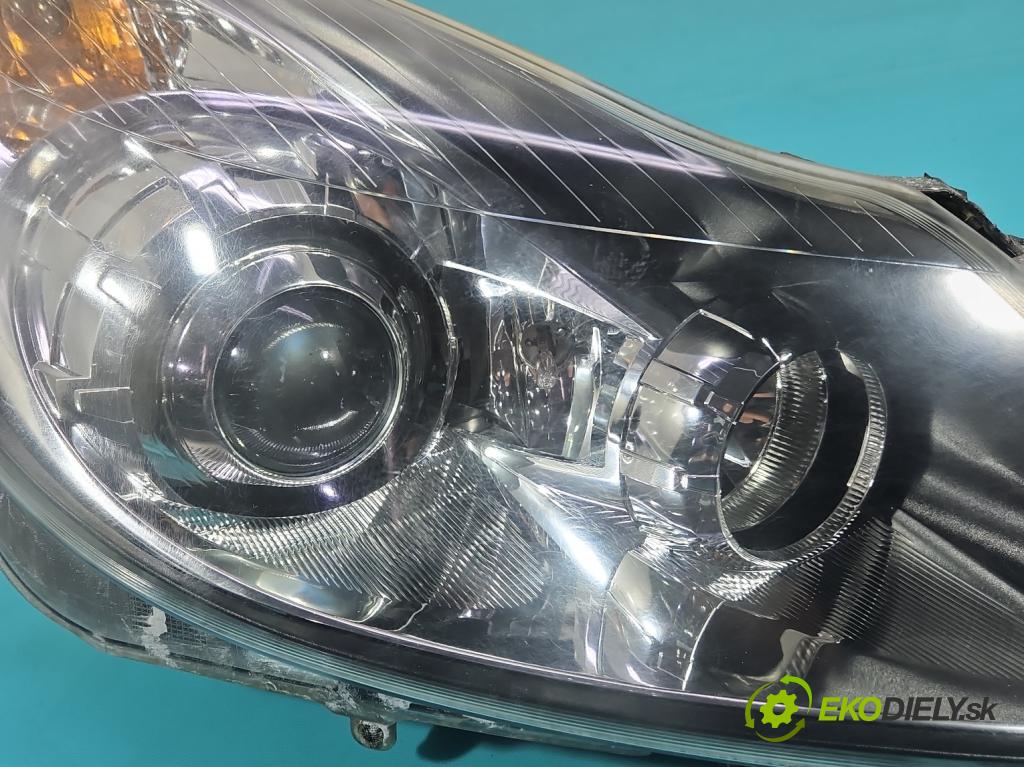 Opel Corsa D 2006-2014 1.4 16V 90 HP manual 66 kW 1364 cm3 3- Reflektor: pravý 13186386 (Svetlo predné pravé)