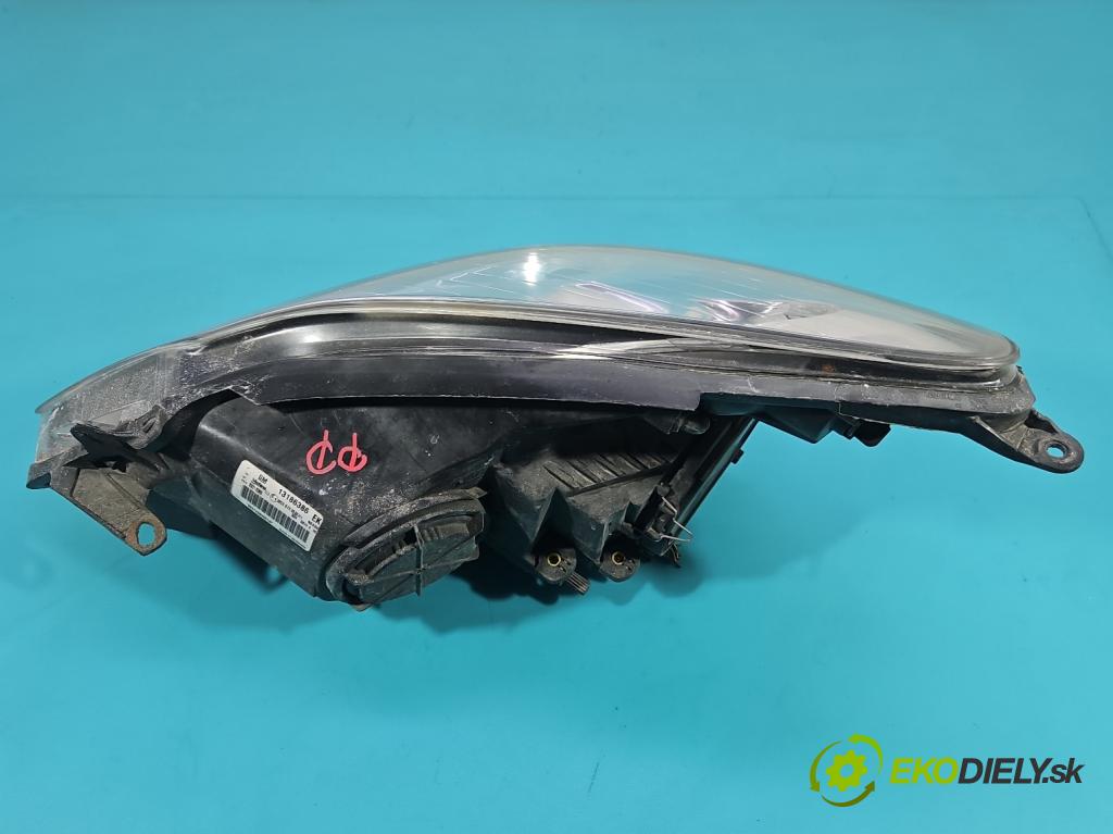 Opel Corsa D 2006-2014 1.4 16V 90 HP manual 66 kW 1364 cm3 3- Reflektor: pravý 13186386 (Svetlo predné pravé)