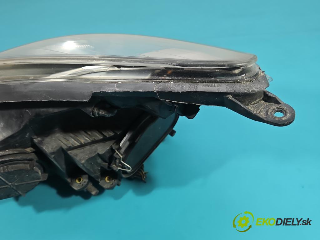 Opel Corsa D 2006-2014 1.4 16V 90 HP manual 66 kW 1364 cm3 3- Reflektor: pravý 13186386 (Svetlo predné pravé)