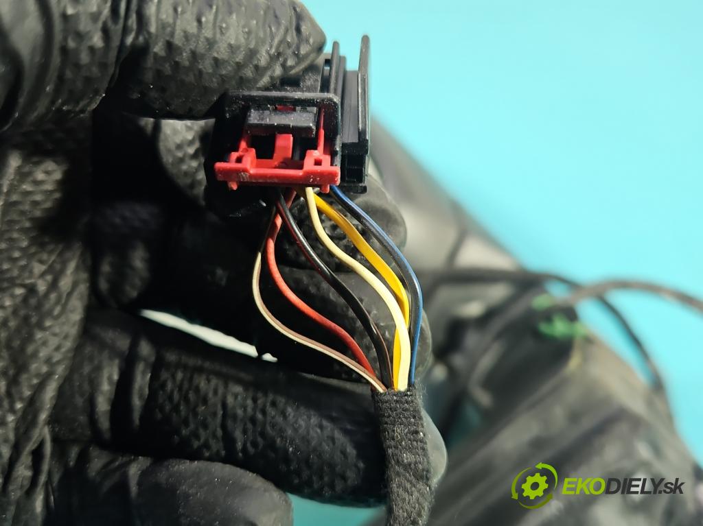 Vw Tiguan I 2007-2016 1.4 TSI 150 HP manual 110 kW 1390 cm3 5- zrkadlo pravé 5N1857502AG (Kľučka dverí ostatné)