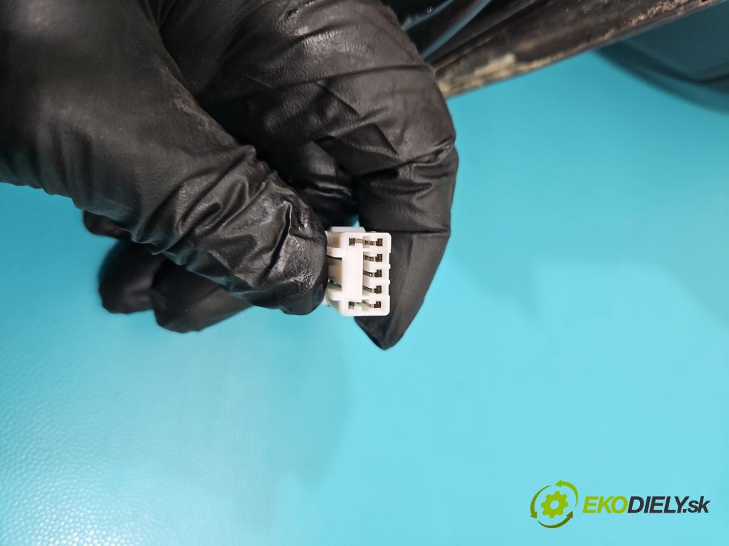 Mitsubishi Outlander II 2006-2013 2.0 DI-D 140 HP manual 103 kW 1968 cm3 5- zrkadlo pravé  (Kľučka dverí ostatné)