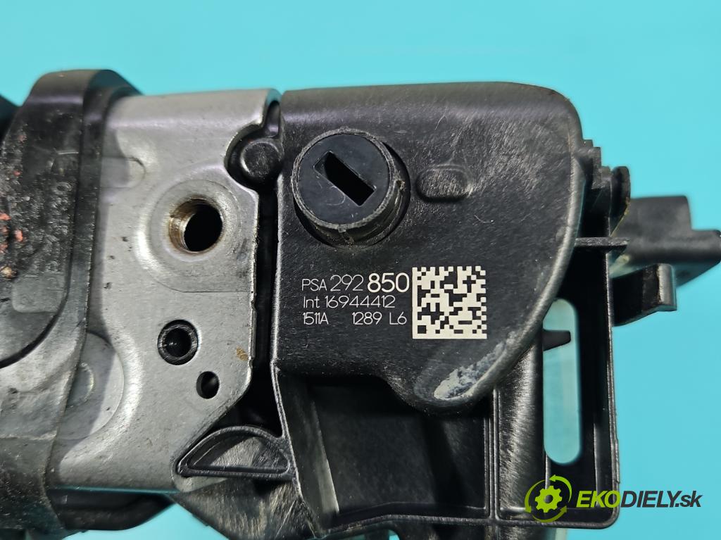Opel Corsa F 2019- 1.2 12V 75 hp manual 55 kW 1199 cm3 5- zámek přední levý 292850