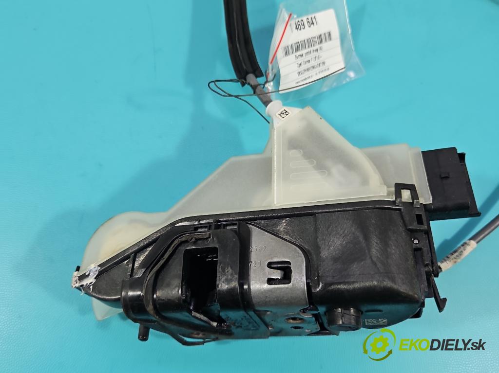 Opel Corsa F 2019- 1.2 12V 75 hp manual 55 kW 1199 cm3 5- zámek přední levý 292850