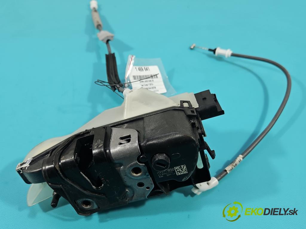 Opel Corsa F 2019- 1.2 12V 75 hp manual 55 kW 1199 cm3 5- zámek přední levý 292850