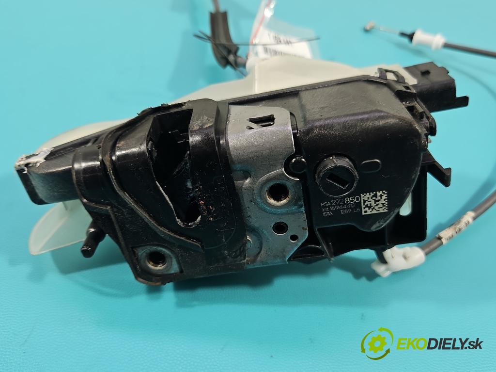 Opel Corsa F 2019- 1.2 12V 75 hp manual 55 kW 1199 cm3 5- zámek přední levý 292850