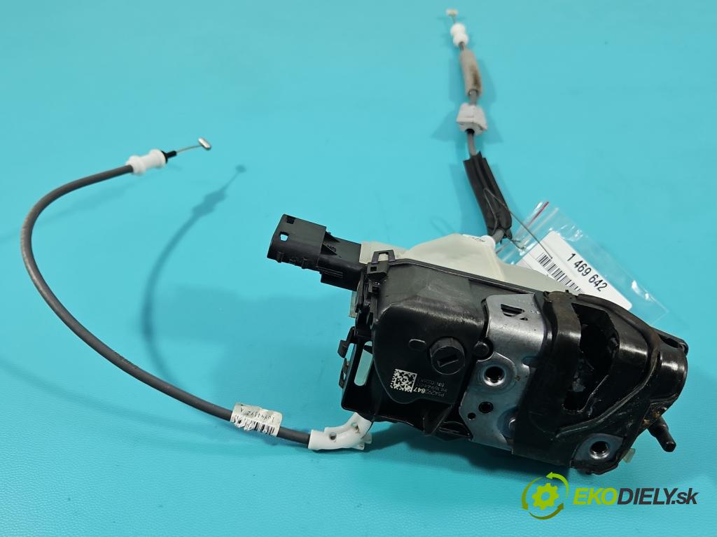 Opel Corsa F 2019- 1.2 12V 75 hp manual 55 kW 1199 cm3 5- zámek přední pravý 292847