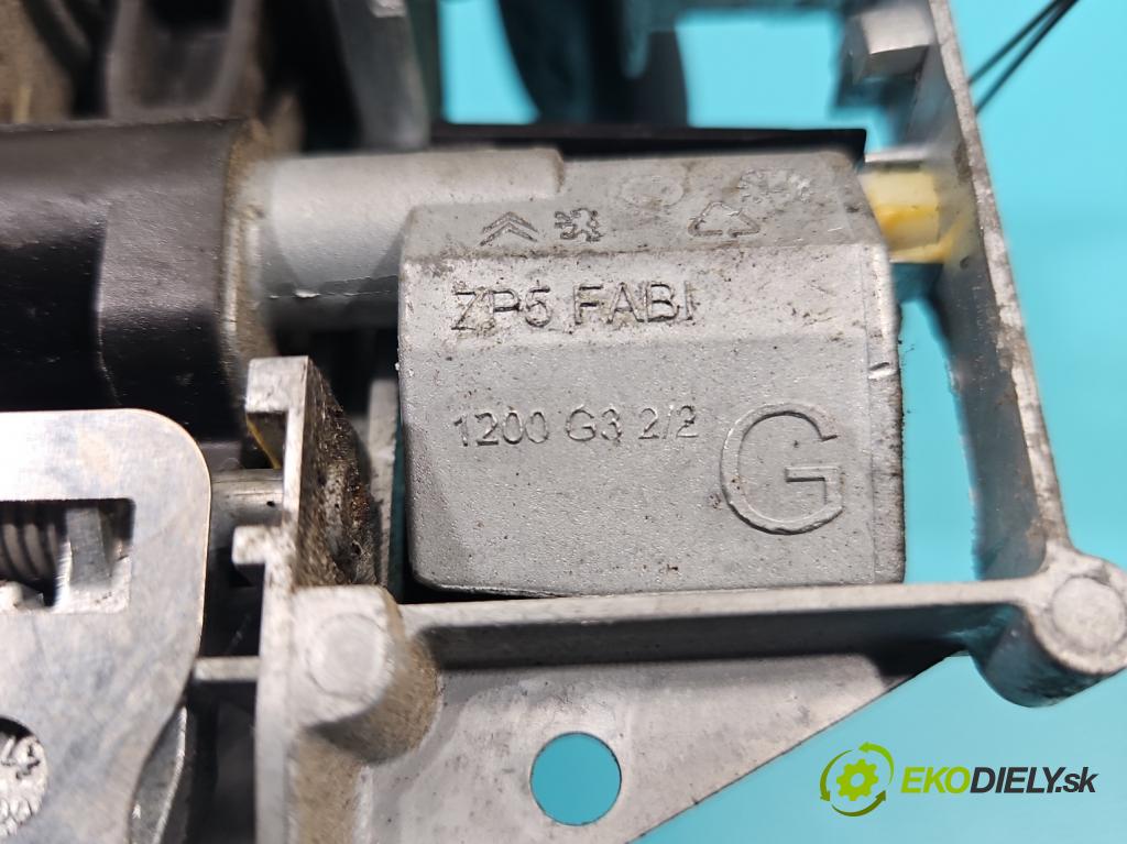 Peugeot 208 I 2012-2019 1.2 Pure Tech: 82 HP manual 60 kW 1199 cm3 5- rukoväť predné ľavé mimo:  (Kľučka dverí vonkajšia predná ľavá)