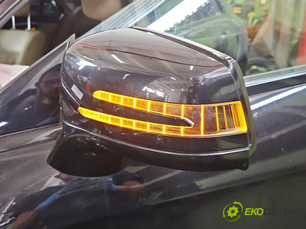 Mercedes CLS II C218 2010-2018 4.7 V8 (278922) 408KM automatic 300 kW 4663 cm3 4- zpětné zrcátko levé A2188101916 (Klika dveří ostatní)