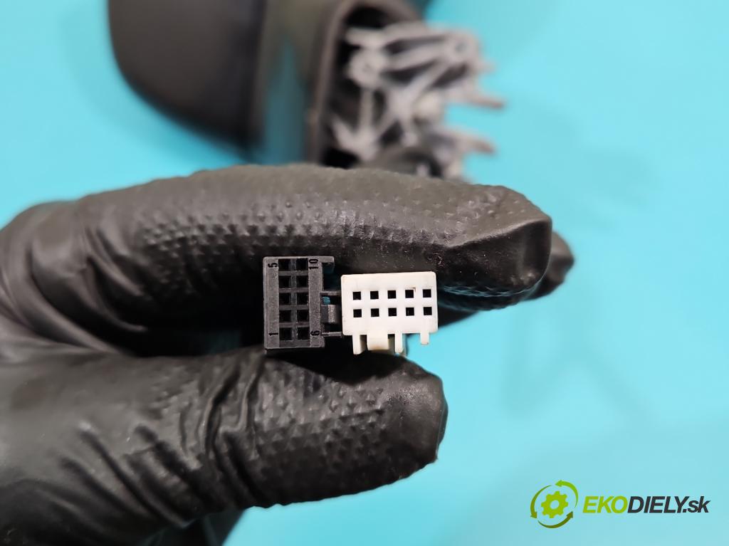 Mercedes CLS II C218 2010-2018 4.7 V8 (278922) 408KM automatic 300 kW 4663 cm3 4- zpětné zrcátko pravé  (Klika dveří ostatní)