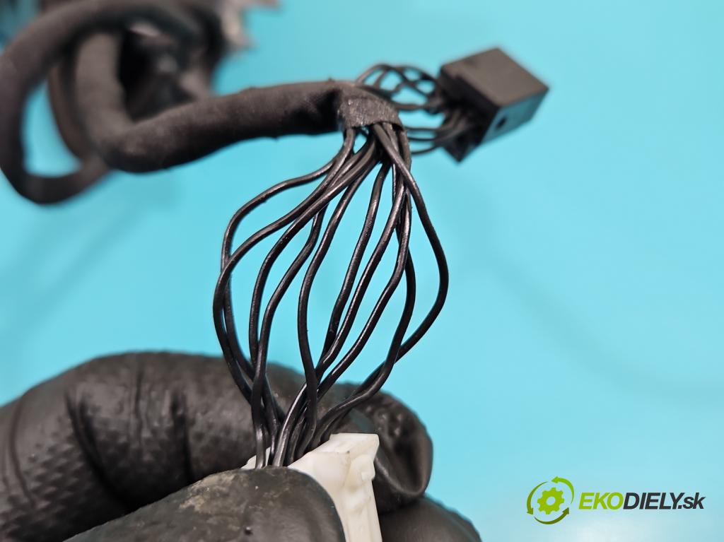 Mercedes CLS II C218 2010-2018 4.7 V8 (278922) 408KM automatic 300 kW 4663 cm3 4- zpětné zrcátko pravé  (Klika dveří ostatní)