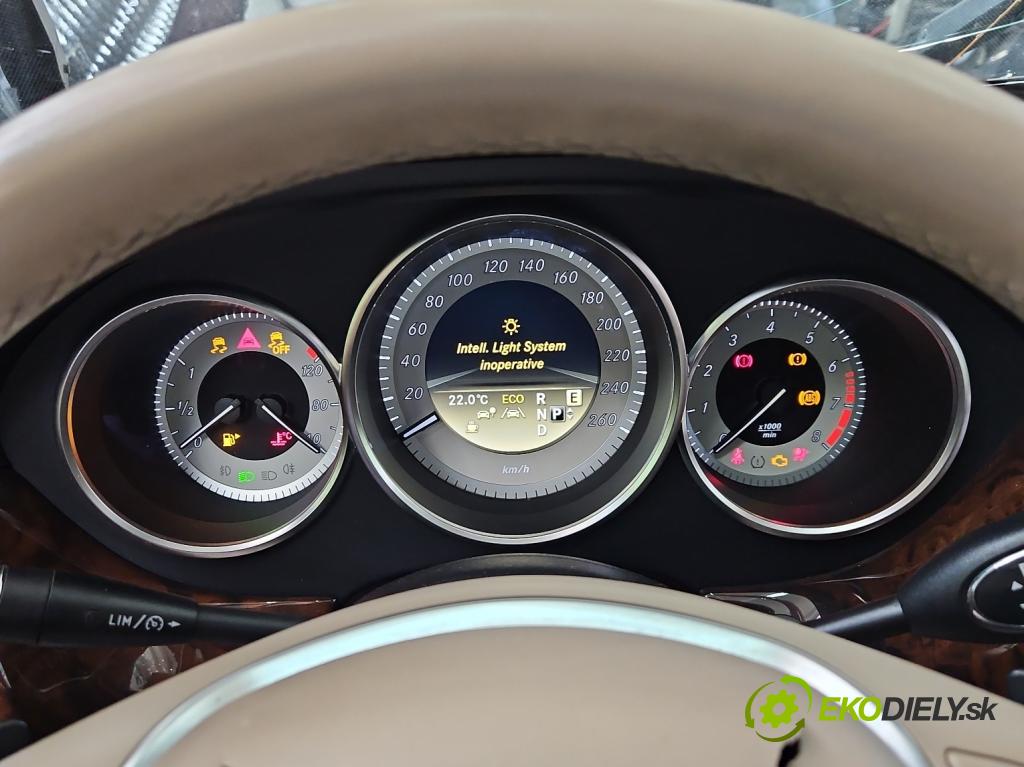 Mercedes CLS II C218 2010-2018 4.7 V8 (278922) 408KM automatic 300 kW 4663 cm3 4- prístrojovka/ budíky A2C53435189 (Prístrojová doska)