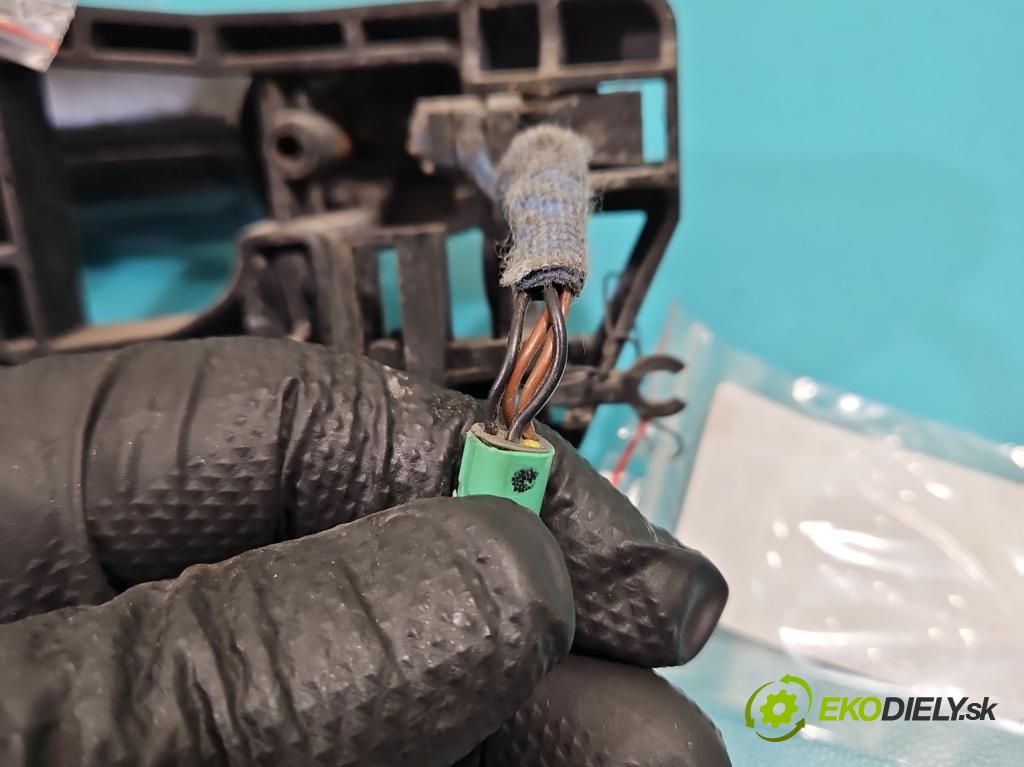 Ford S-max 2.2 tdci 175 HP manual 129 kW 2179 cm3 5- rukoväť predné ľavé mimo:  (Kľučka dverí vonkajšia predná ľavá)