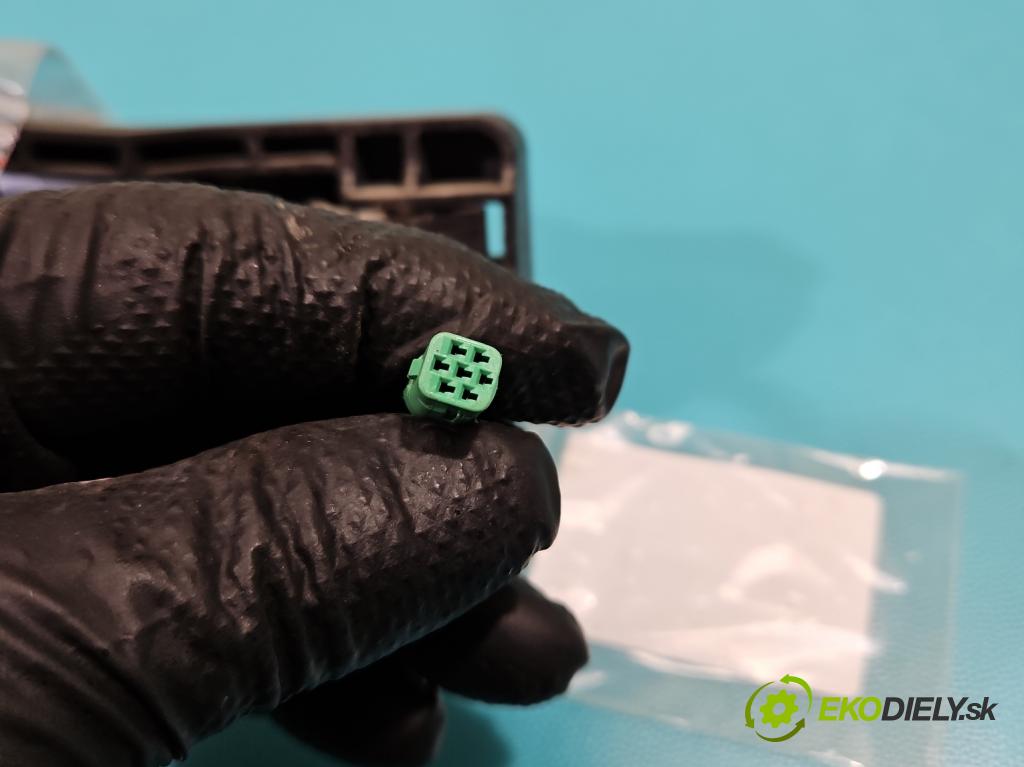 Ford S-max 2.2 tdci 175 HP manual 129 kW 2179 cm3 5- rukoväť predné ľavé mimo:  (Kľučka dverí vonkajšia predná ľavá)