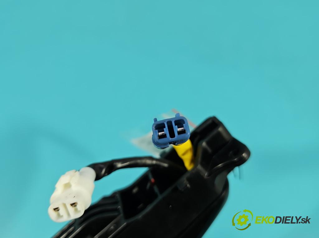 Suzuki Vitara II 2015- 1.4 T 129 HP automatic 95 kW 1373 cm3 5- rukoväť predné ľavé mimo:  (Kľučka dverí vonkajšia predná ľavá)