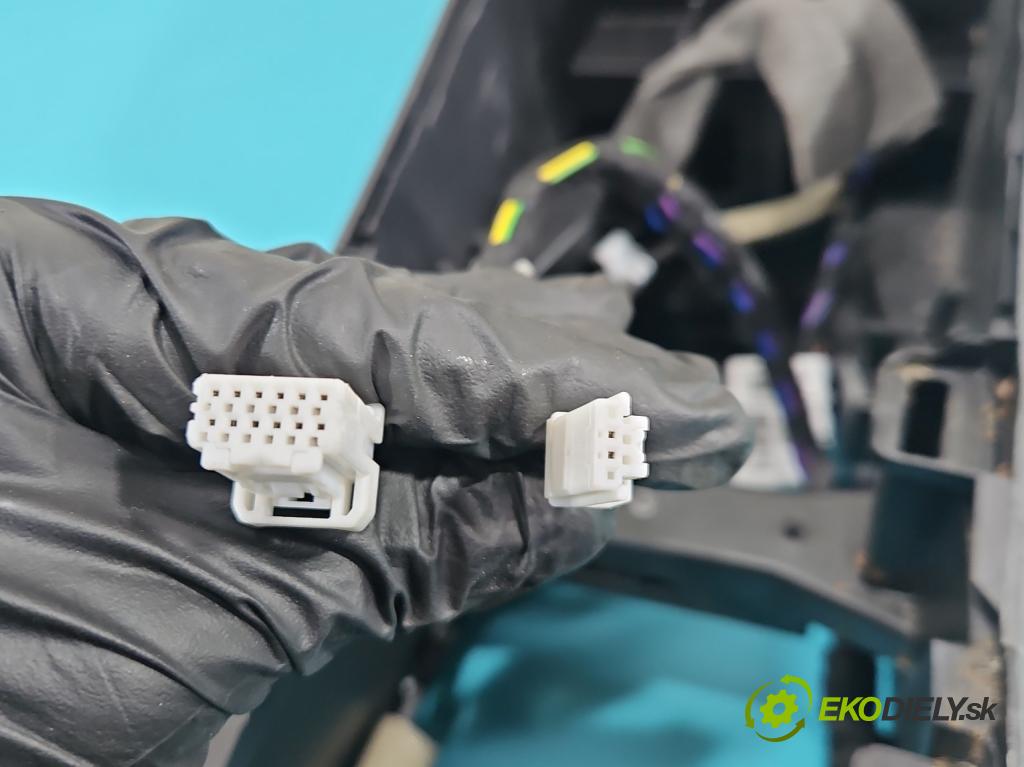 Infiniti Q30 2015-2019 1.6 T 156 HP automatic 115 kW 1595 cm3 5- operadlo  (Lakťová opierka)