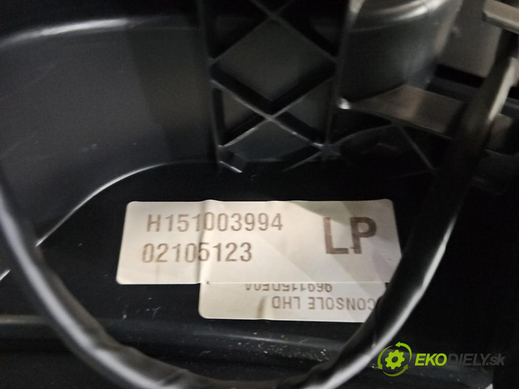 Infiniti Q30 2015-2019 1.6 T 156 HP automatic 115 kW 1595 cm3 5- operadlo  (Lakťová opierka)