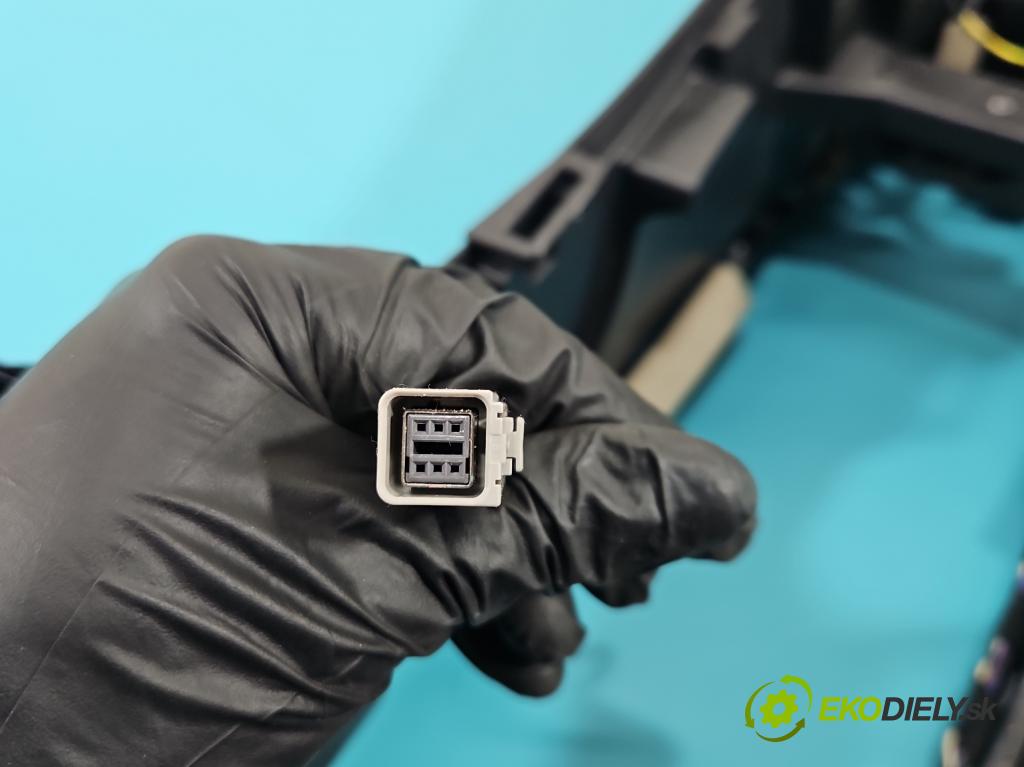 Infiniti Q30 2015-2019 1.6 T 156 HP automatic 115 kW 1595 cm3 5- operadlo  (Lakťová opierka)