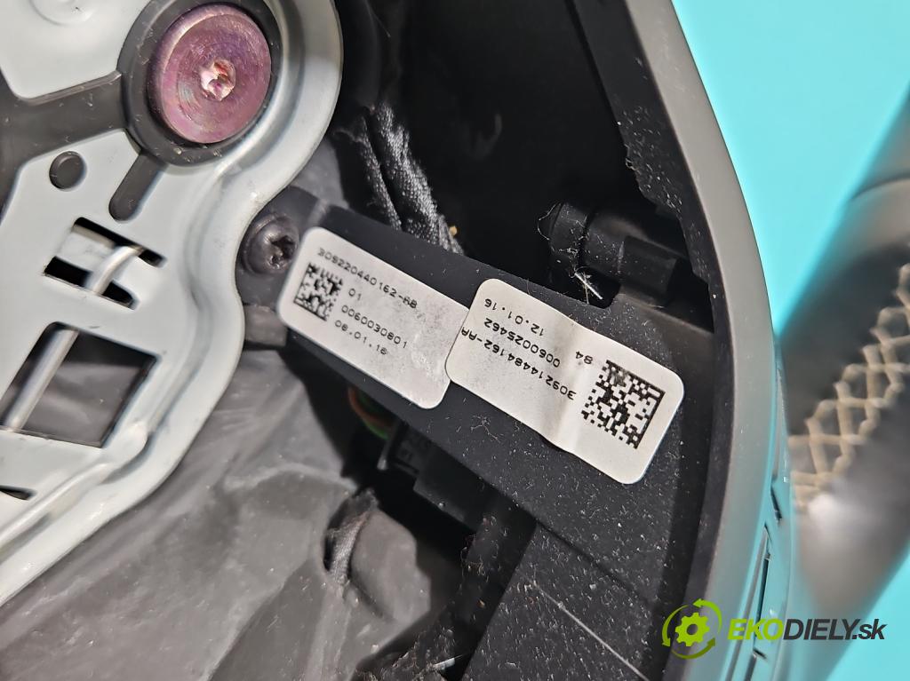 Infiniti Q30 2015-2019 1.6 T 156 HP automatic 115 kW 1595 cm3 5- volant  (Volant)